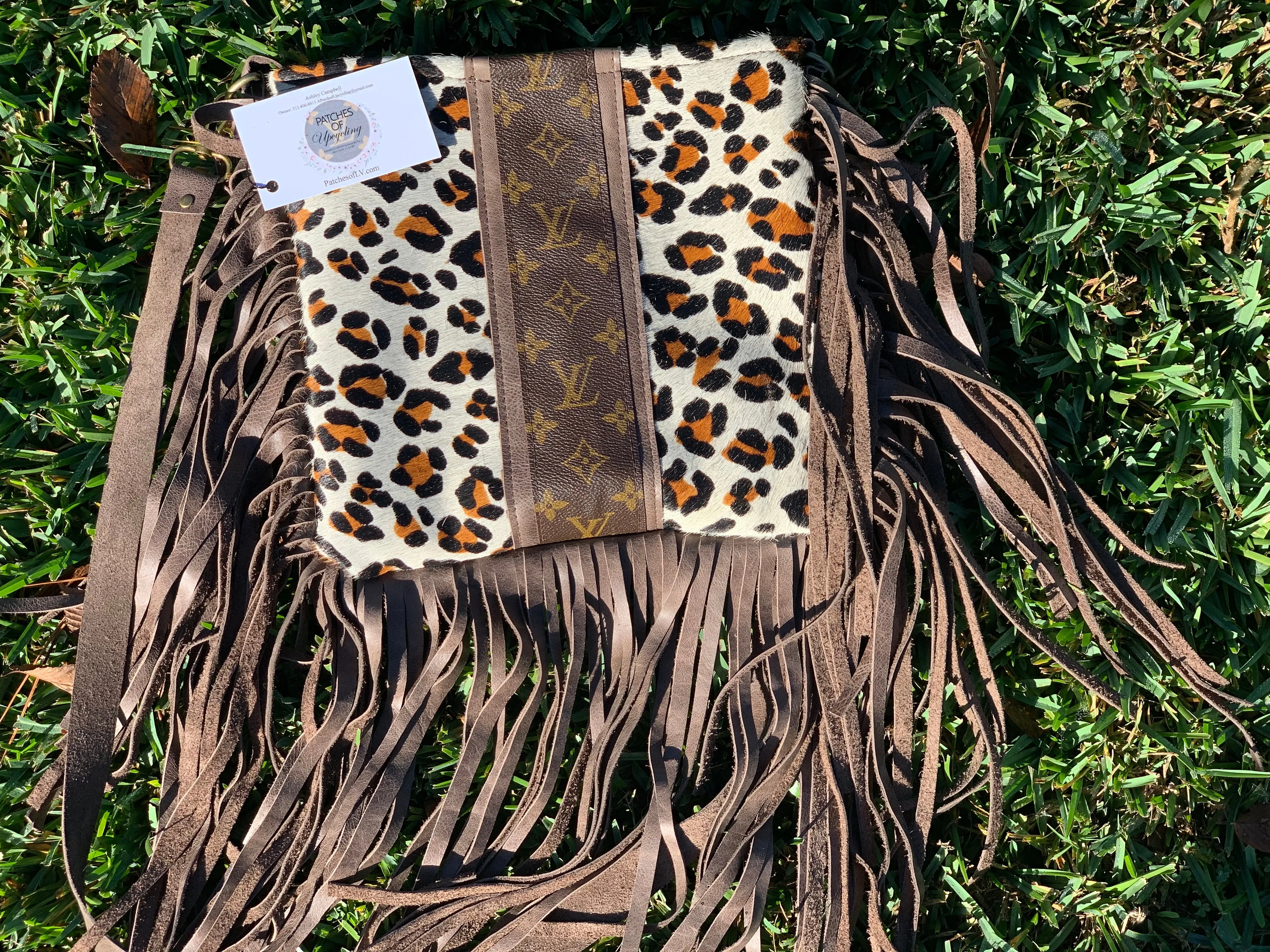 Medium Crossbody Leopard Strip of Brown