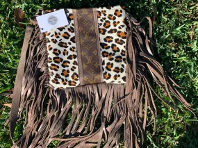 Medium Crossbody Leopard Strip of Brown