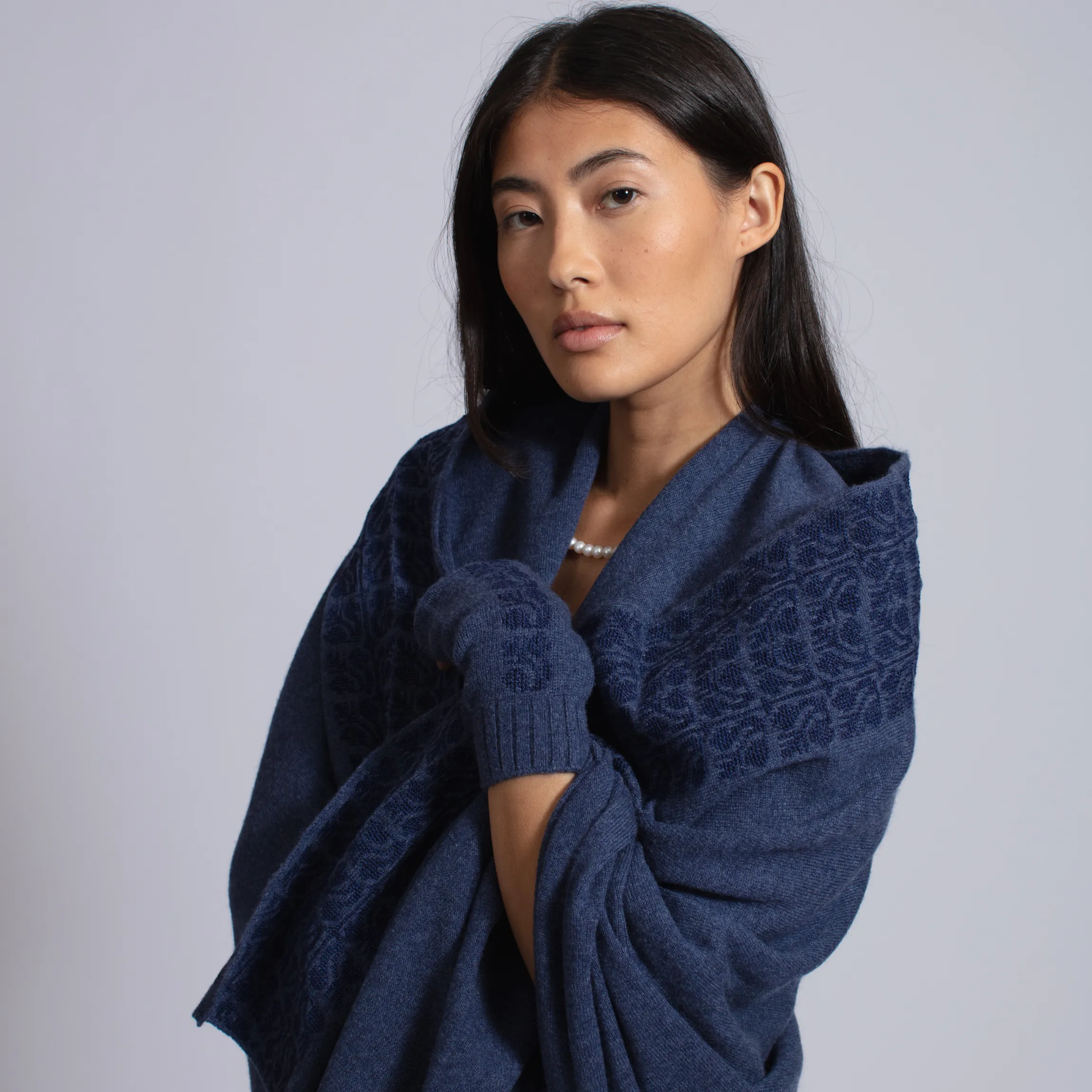 NOTTE BLUE CASHMERE MITTENS