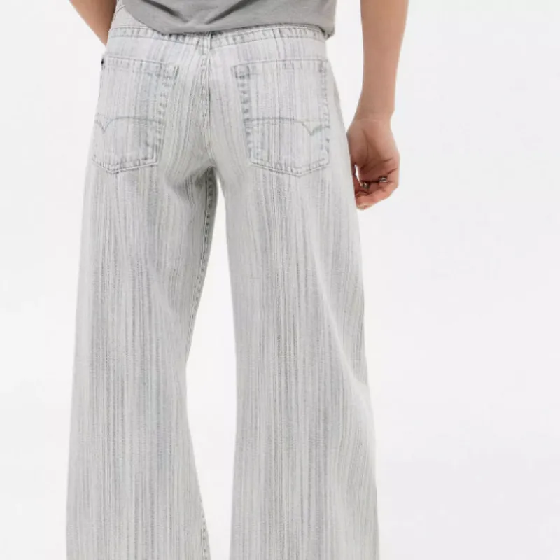Vertical Stripe Wide Jeans With Classic High Silhouette